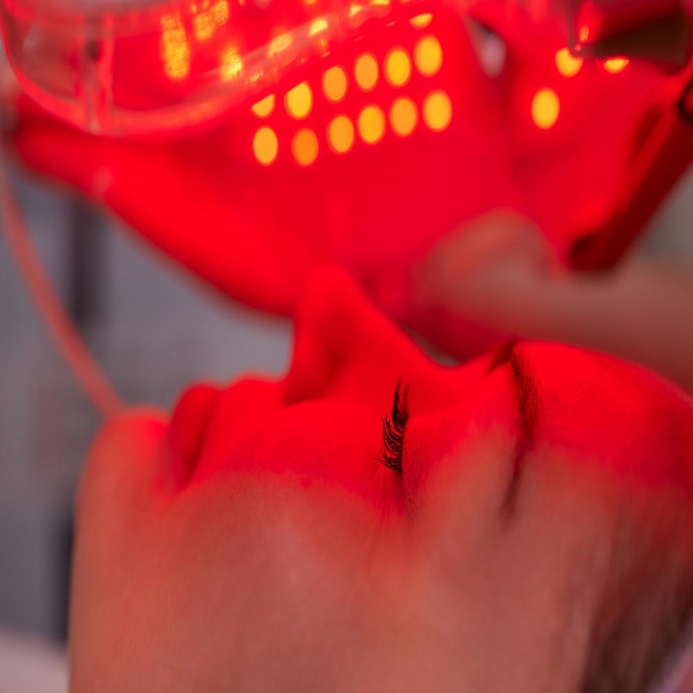 Light Therapy with Brightening Collagen Treatment
